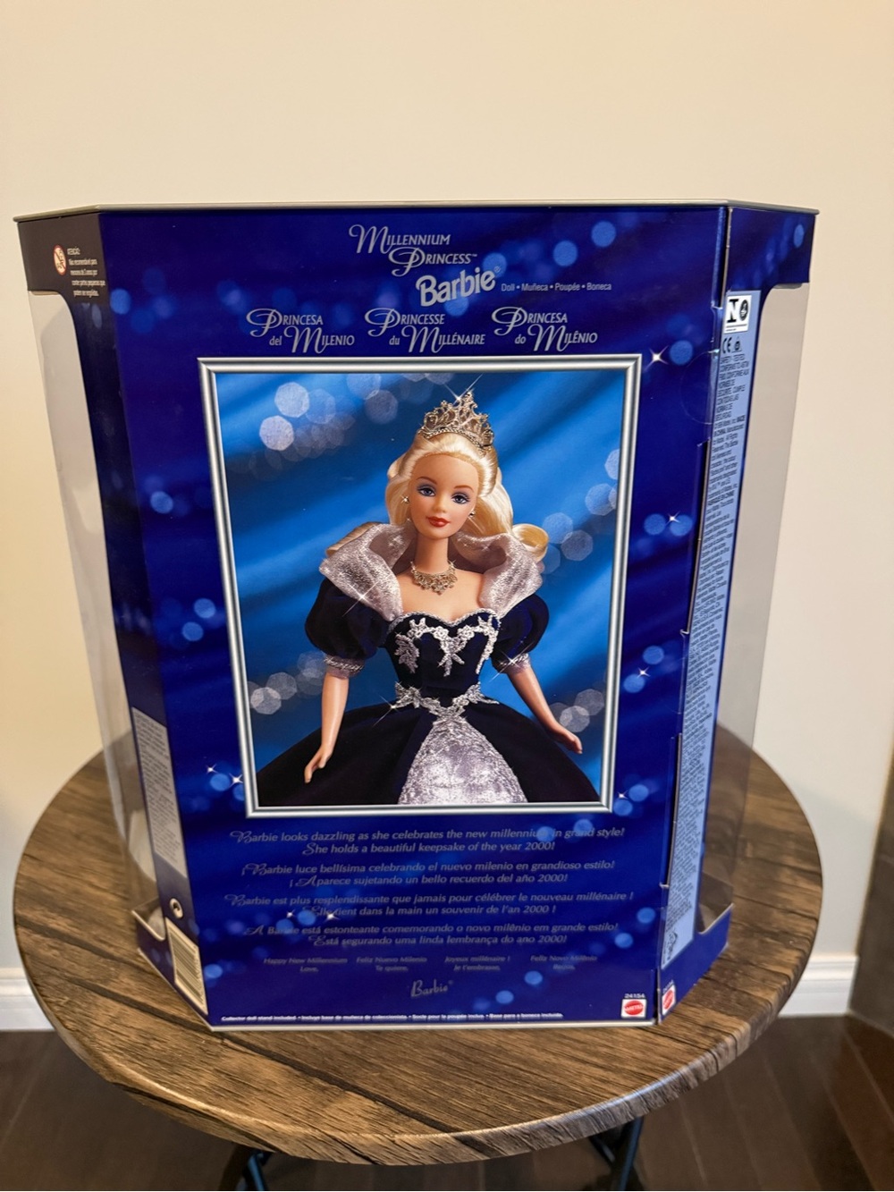 Collector Barbie - Picture 2 of 2